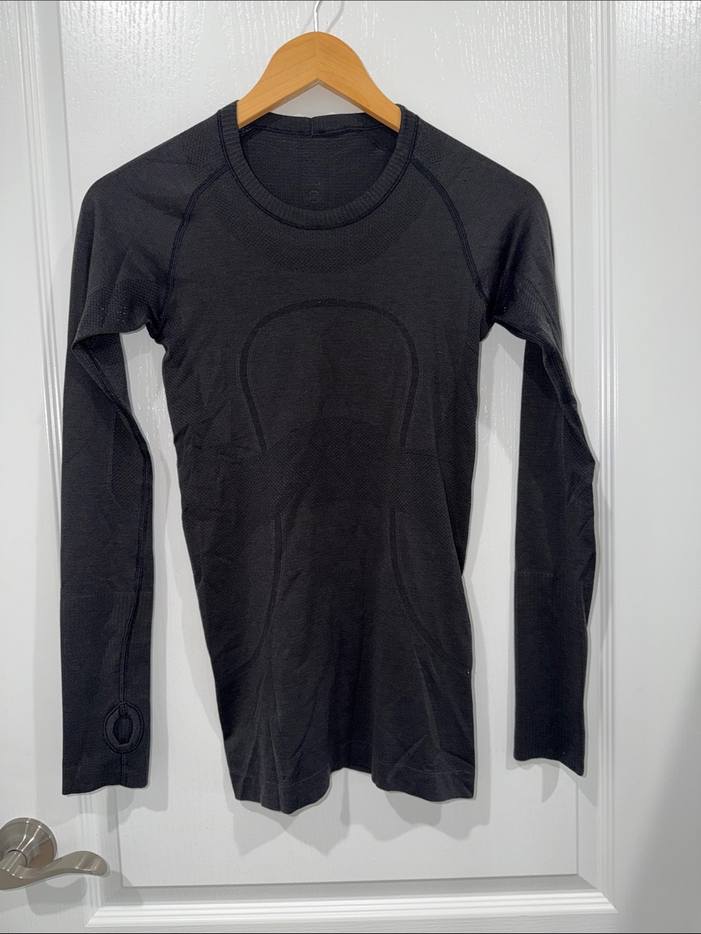 Lululemon swiftly Black Long Sleeve Seamless Performance Top size 4